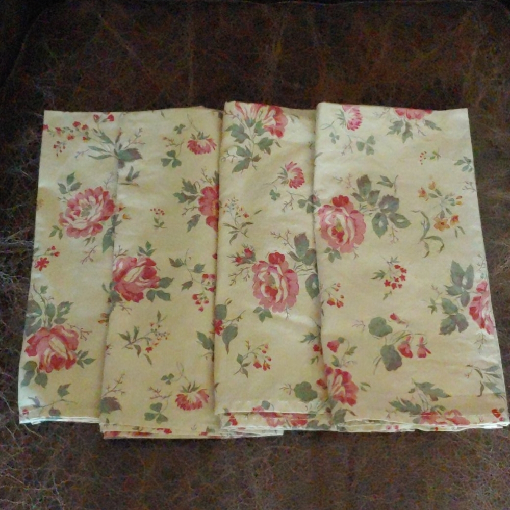 4 Beige Floral Napkins/placemats